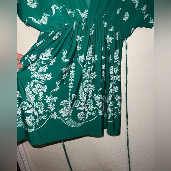 CHARLOTTE RUSSE TOP Size LARGE- GREAT CONDITION - Picture 3 of 5